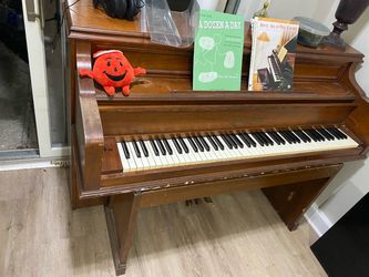 Free upright piano - Normal Heights
