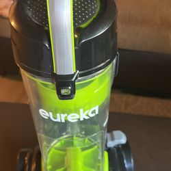 Vacuum Cleaner Like New Bagless Eureka 