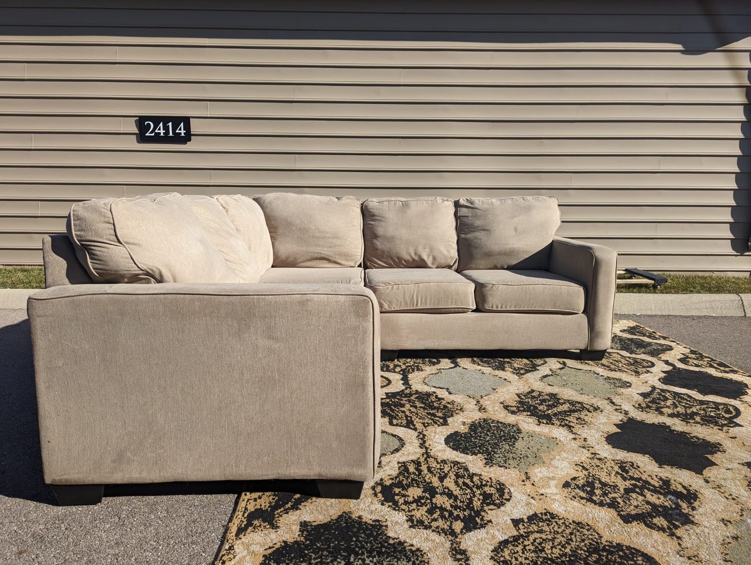 🛋️💥 Ashley Beige Sectional 💥 Free Delivery And Financing Available!