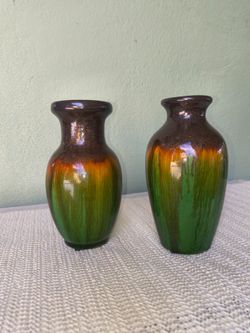 2 small glazed Tuscan styled ceramic vases
