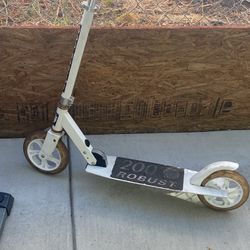 200 Robust Scooter