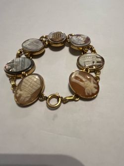 Vintage 7 cameos bracelet .