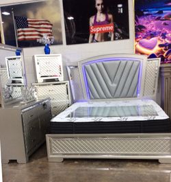 5 PC QUEEN BED SET $1599SET
