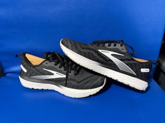 Women’s Brooks Revel 6- Size 11.5 (Like New!)