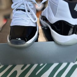 Air Jordan 11 Retro (GS) White/ Black-Concord 5.5 (Big Kids)