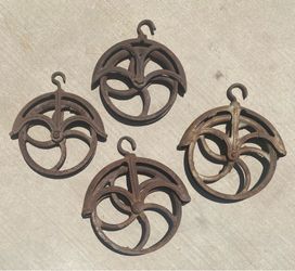 4 Vintage Cast Iron Well Pulley Barn Farm Steampunk Yard Art Wheel