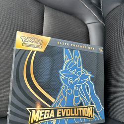 Pokemon Mega Evolution Lucario ETB