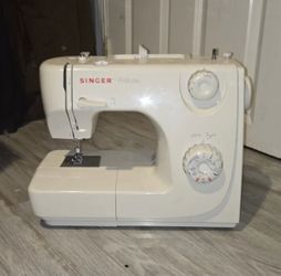 Singer Prelude Sewing Machine Model 8280 with Foot pedal