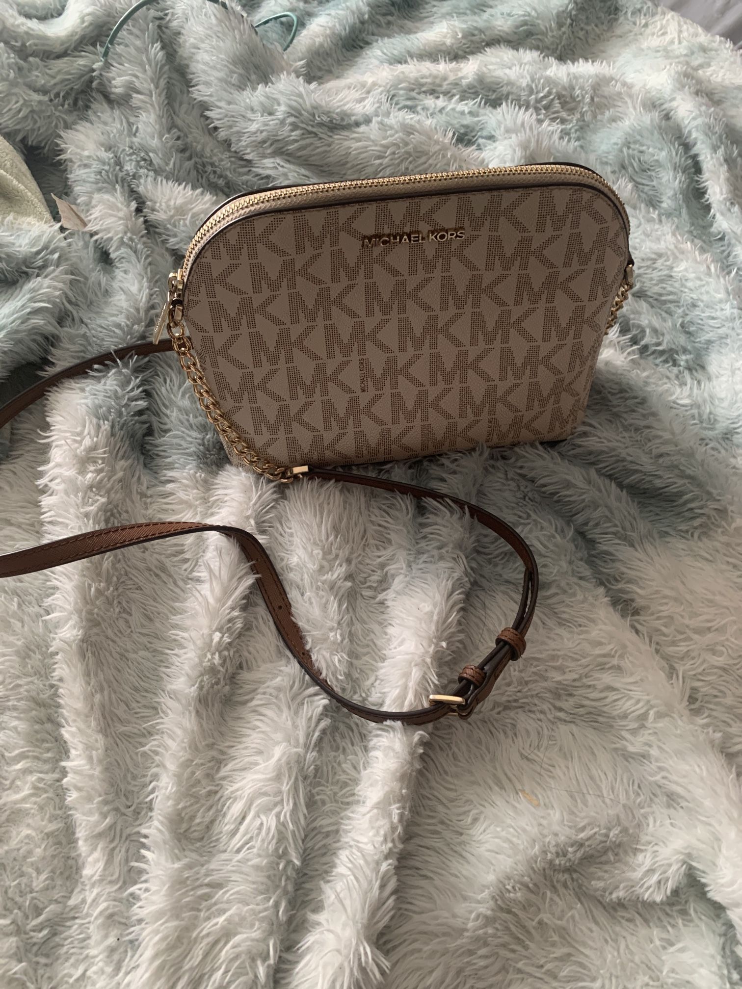 Micheal Kors Hand Bag Some Wear Price Reflects