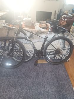 Mt Bike SPECIALIZED ROCKHOPPER $425