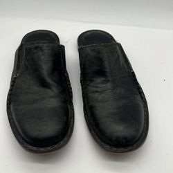 UGG Men's Size 11.5  Leather And Sheepskin Inside  Slide 