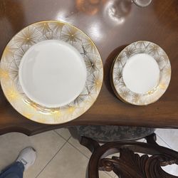 White plates with gold