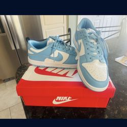 Open Box Nike Low top, North Carolina dunk size 10 with box
