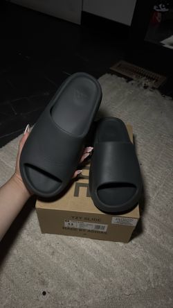 YEEZY SLIDE ‘Onyx’  - Size 11