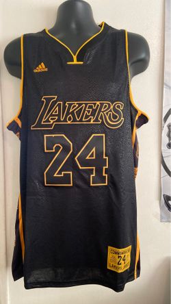 Los Angeles Lakers basketball jersey of Kobe Bryant size large and extra large