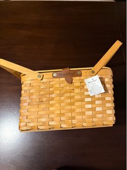 Harry and David woven picnic basket