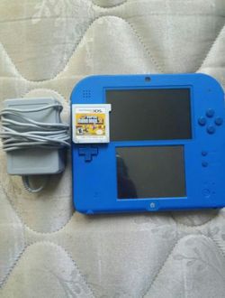 Nintendo 2ds (Includes 2 games)
