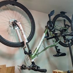 Novara Laurel Mountain Bike (Med, ~5'6''-5'9'')
