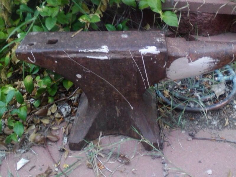 230 lbs forged anvil