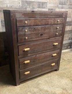 Fantastic All Hardwood 5-Pull Rustic Chest of Drawers in Excellent Condition