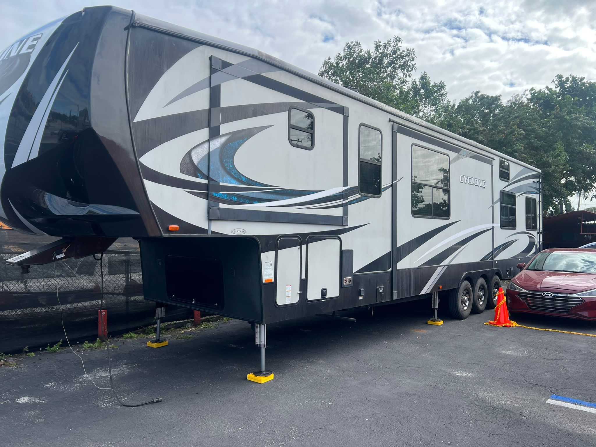 2018 Heartland Cyclone 4005