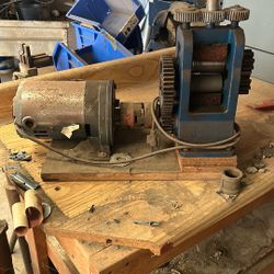 Vintage jewelry, metal roller