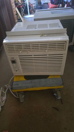 12000 btu ac window unit works great blows cold like new