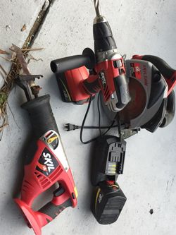 SKIL SET OF TOOL WITH CHARGER/battery.