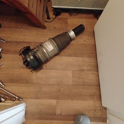 Suspension Air Shock 2011 Audi A8L 