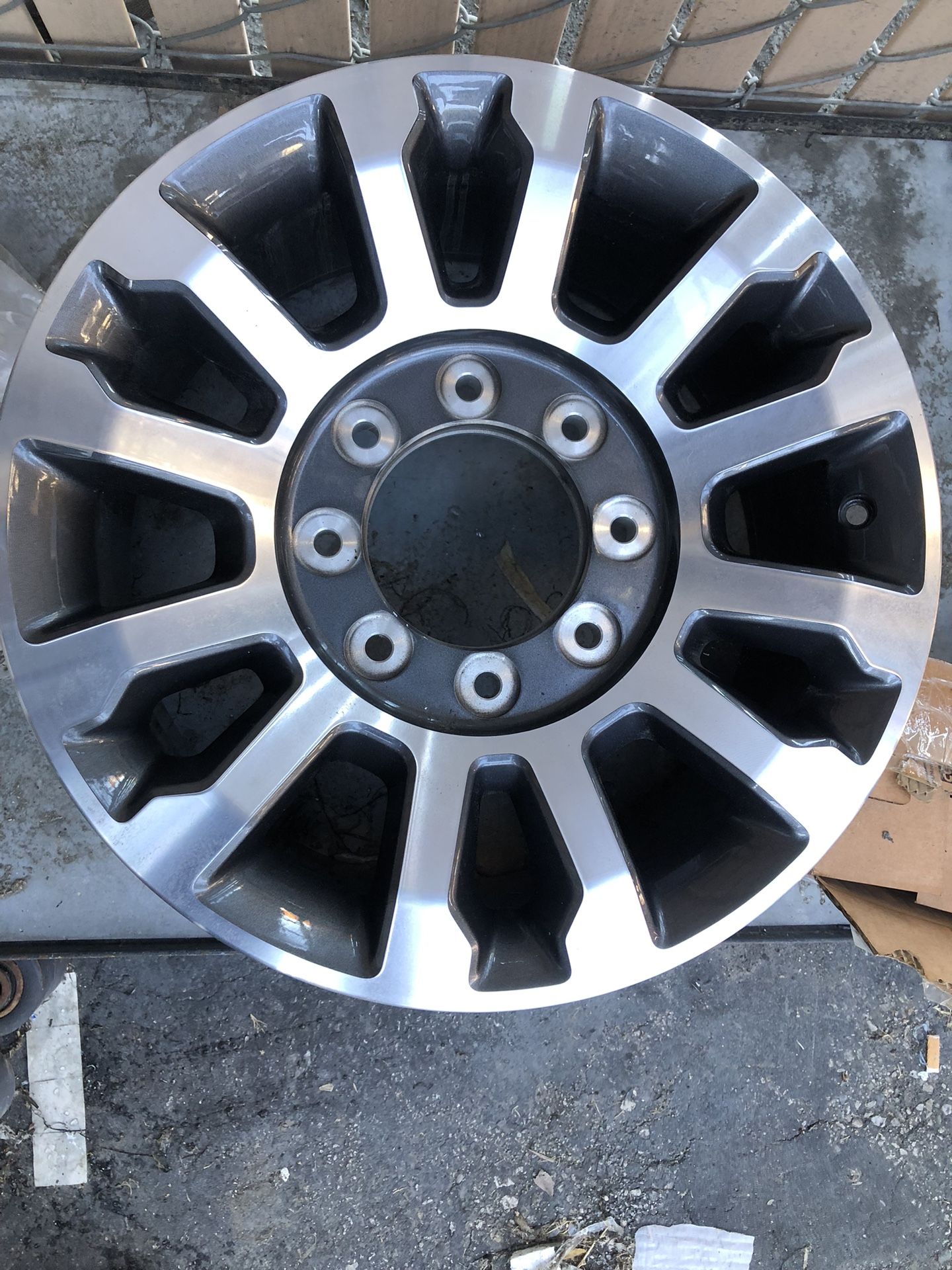 LC3Z1007AB 18x8 8-Lug 12 Spoke 20-22 Ford F250/F350 Alloy Wheel