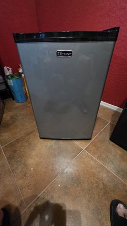 Emerson Refrigerator 2.7 cubic foot