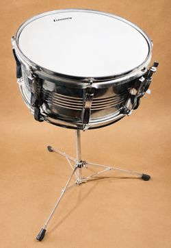 Ludwig Rocker 6.5x14 Snare Drum + Stand, Bag & Practice Pad — Chrome/Steel Shell Student Kit