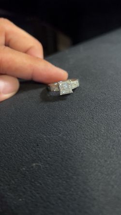 10k white gold cluster diamond ring