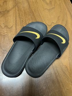 Men’s Nike slides Size 7 Black/Gold