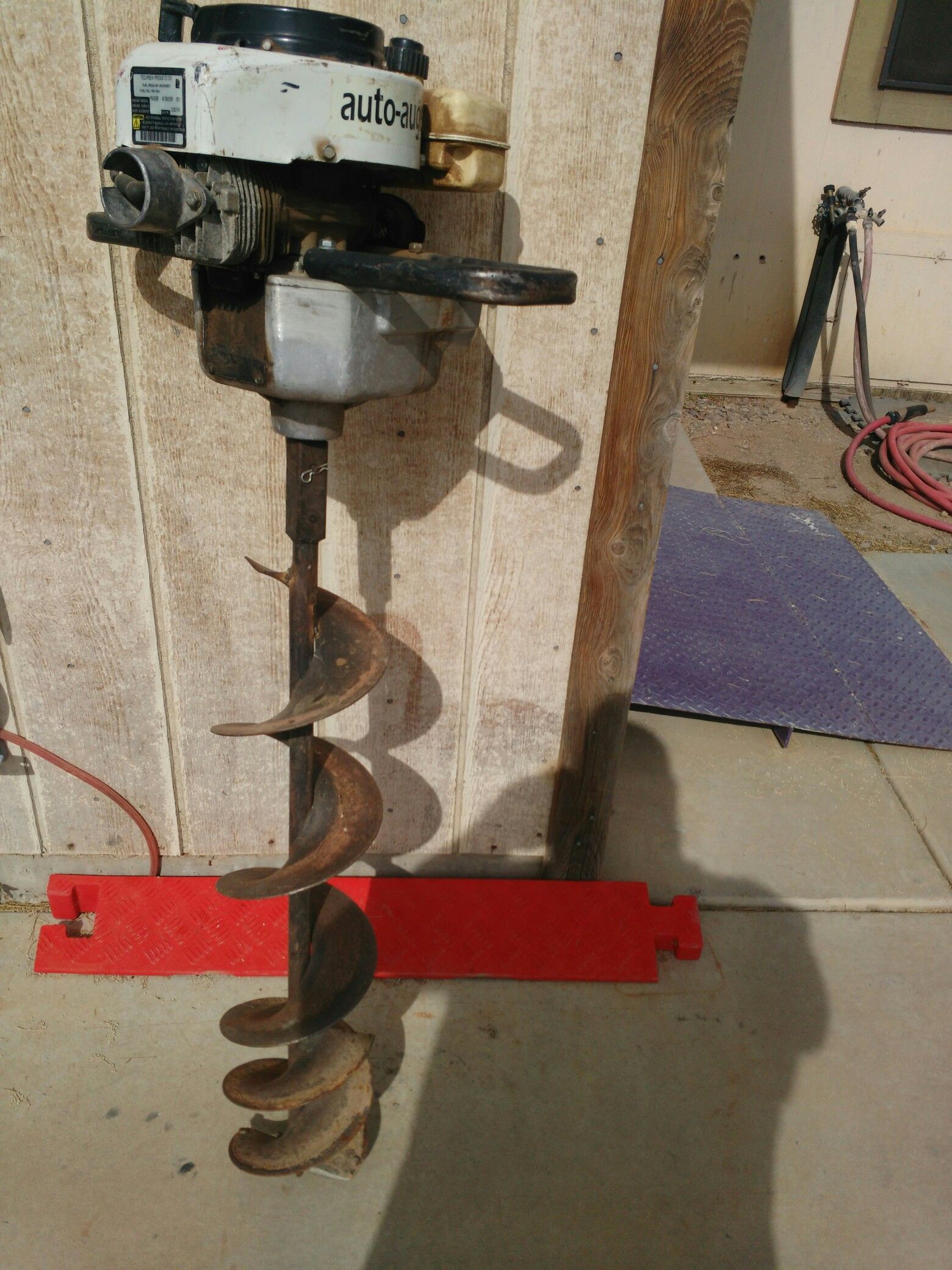 Tecumseh Auto auger post hole digger