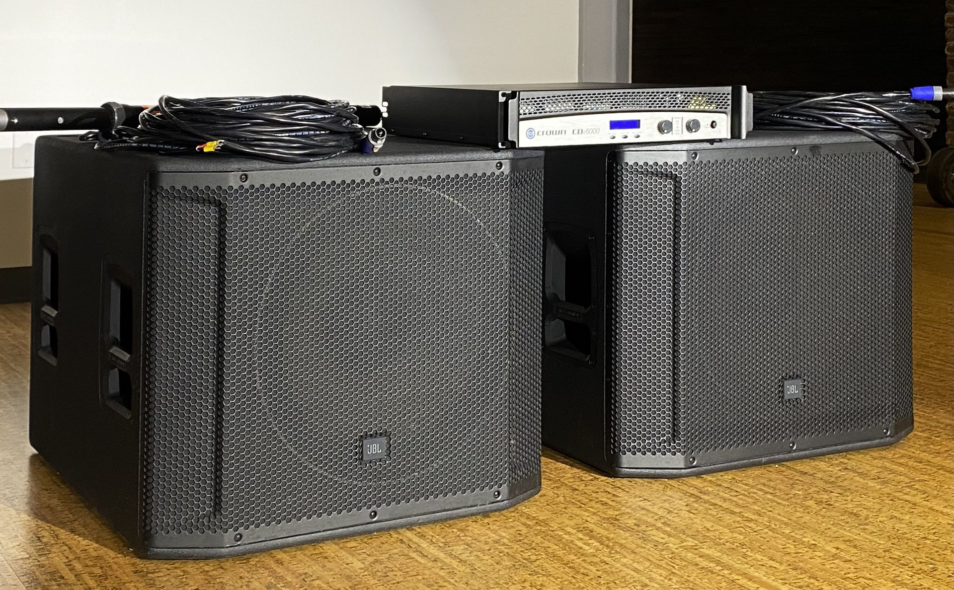 JBL SRX818S Subwoofer Pair