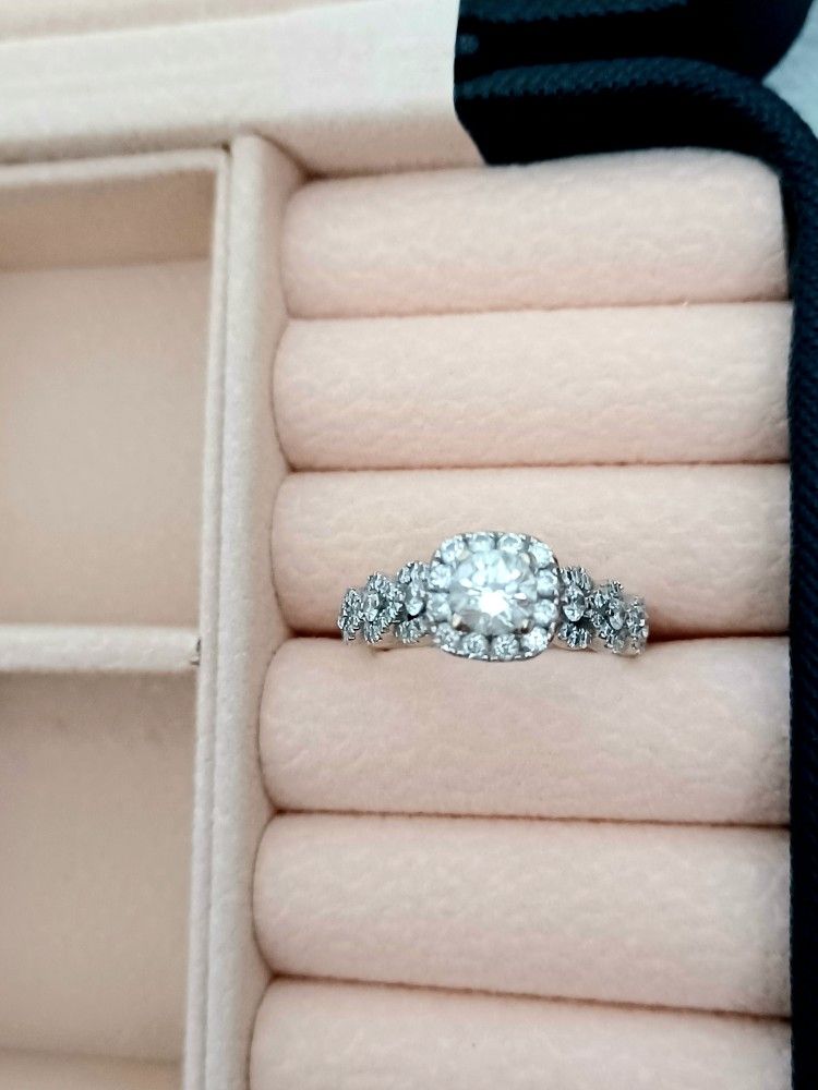 Vera Wang Engagement Ring. White Gold Size 6