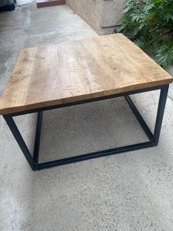 Coffee table, beautiful wood, 30 x 30 x 18H