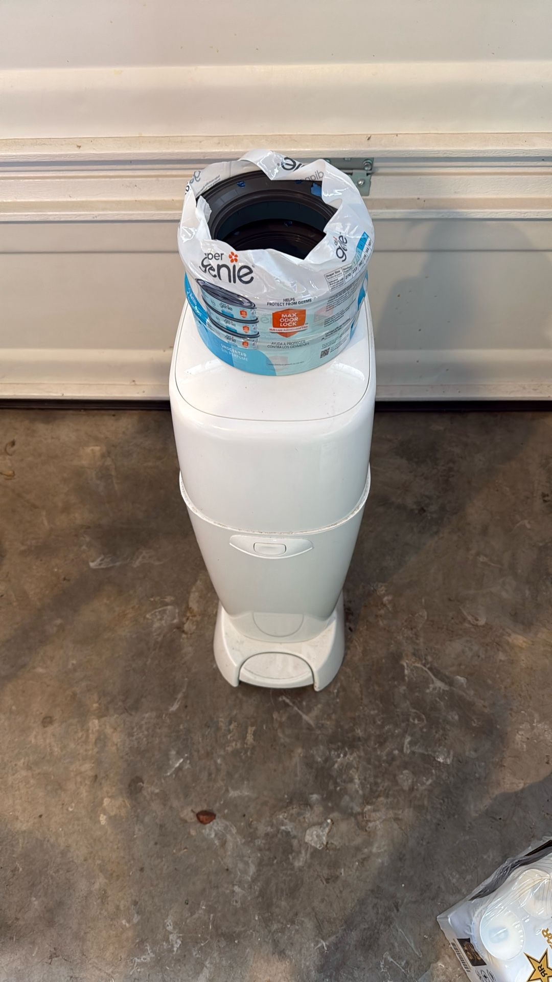 Diaper Genie And Refills 