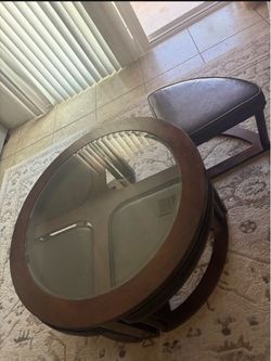 Circle coffee table Includes 4 seats