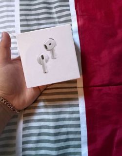 Apple AirPods Gen 4