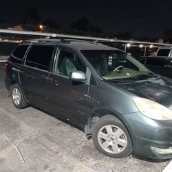 2004 Toyota  Sienna