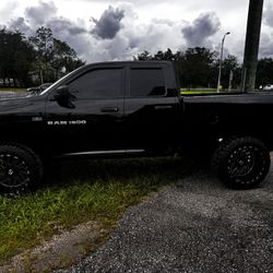 2012 Ram 1500   14,500$  Willing To Negotiate Price