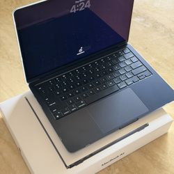 MacBook Air 13.6” M2  8GB Ram, 256GB SSD Apple Care+