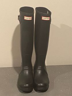 Tall Dark Navy Blue Hunter Woman’s Rain Boots With Adjustable Calf Strap, Size 8 Almost New