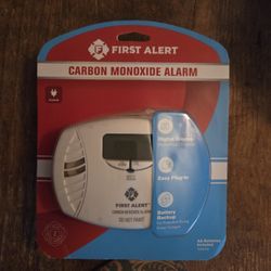 New First Alert Plug-in Carbon Monoxide Detector