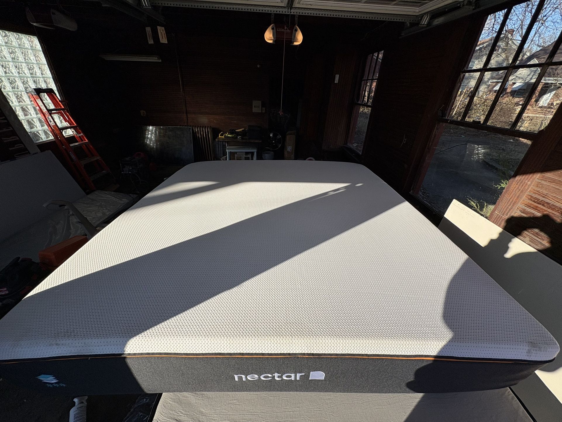 The Nectar Premier Copper Mattress, King, Like New, Excellent Condition