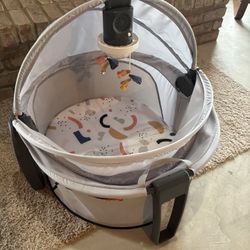 Fisher Price Outdoor/Indoor Bassinet And Play Place