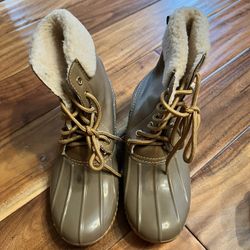 Women’s Gray Duck Boots. Size 6