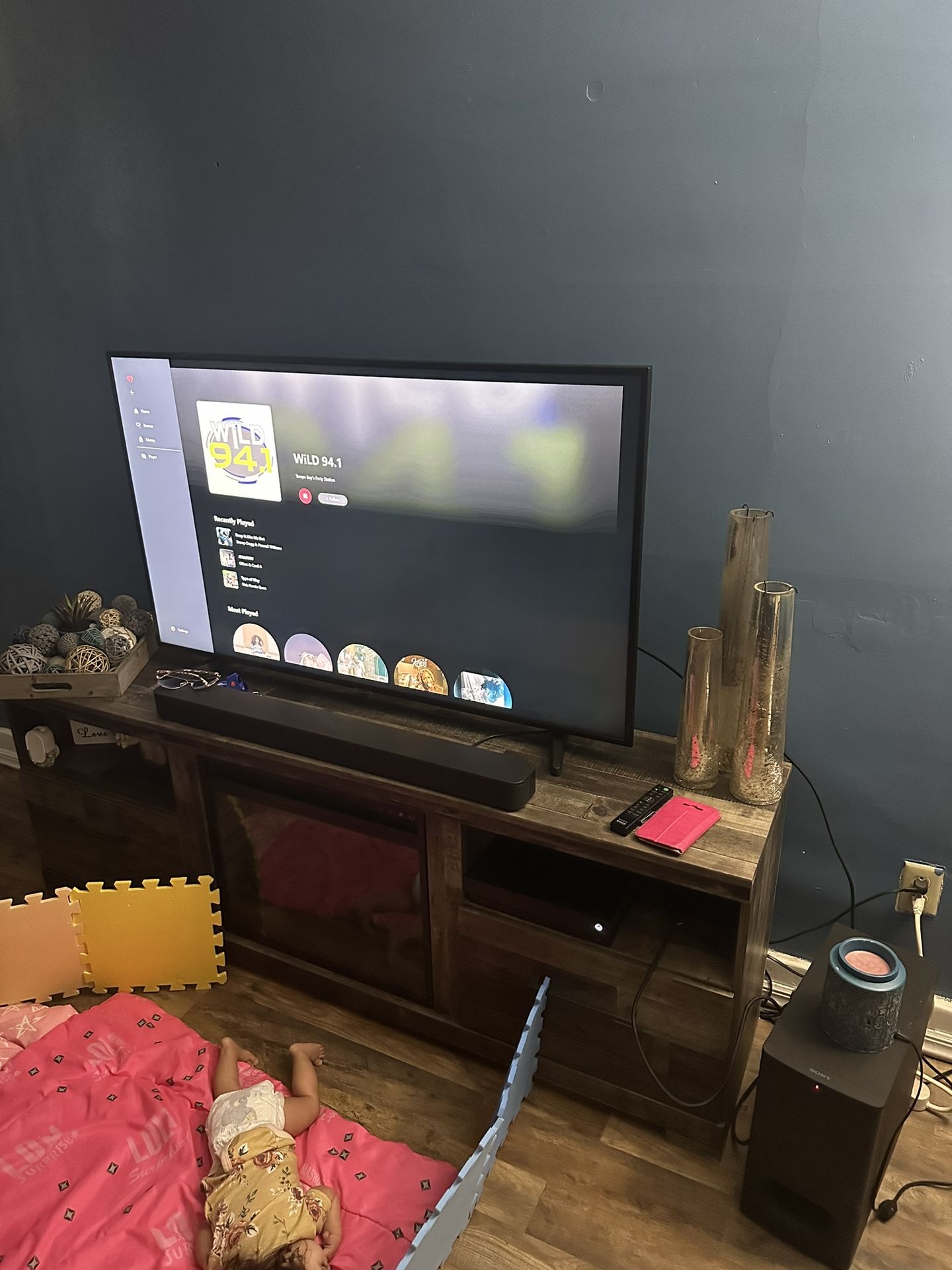 Tv Stand And Sound Bar 